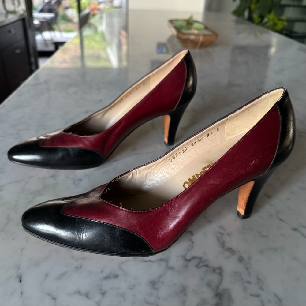 Salvatore Ferragamo Black and Burgundy Vintage Pumps 9.5